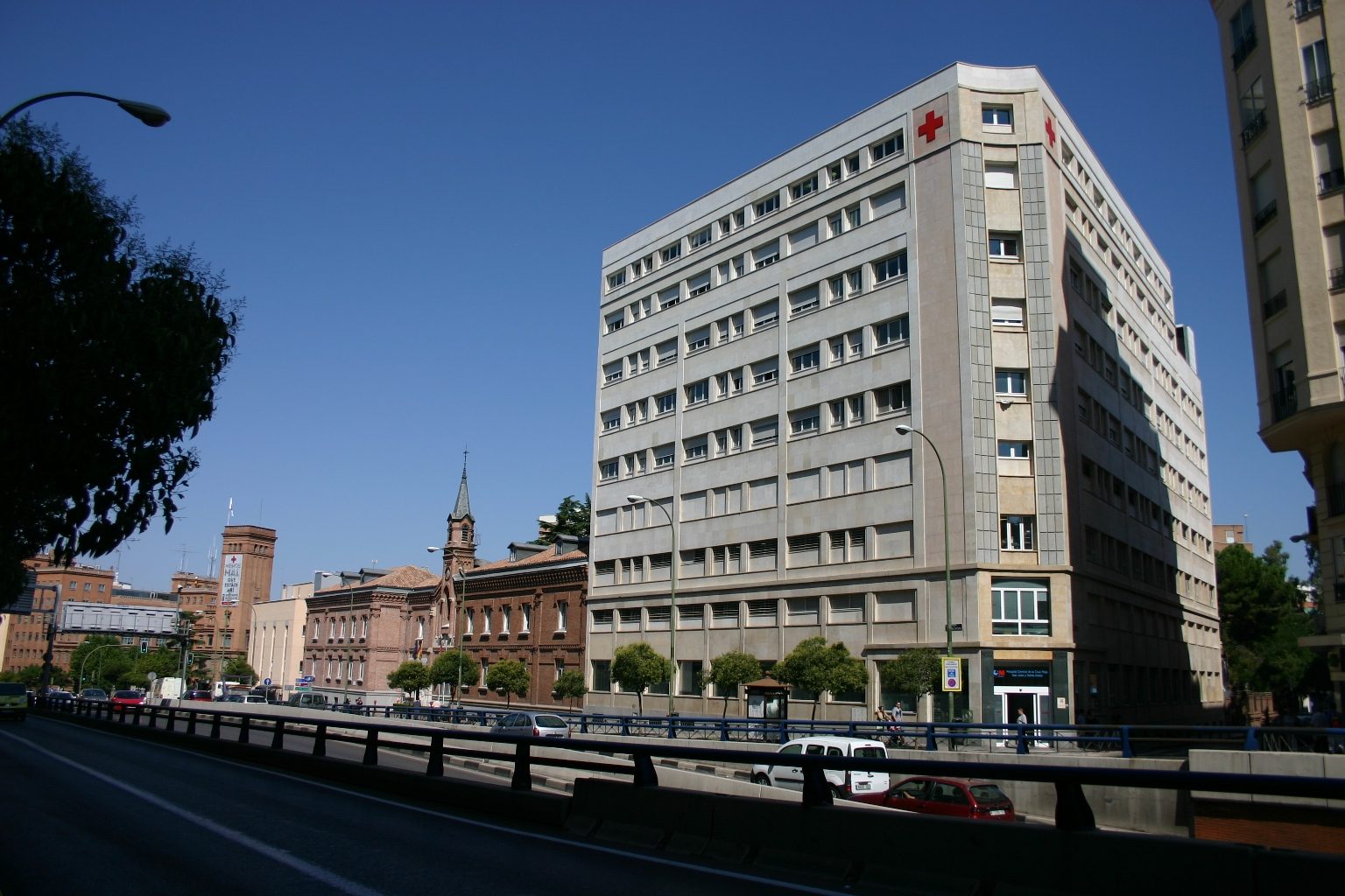 Hospital%20Central%20de%20la%20Cruz%20Roja%2C%20Madrid%20-%2002.JPG